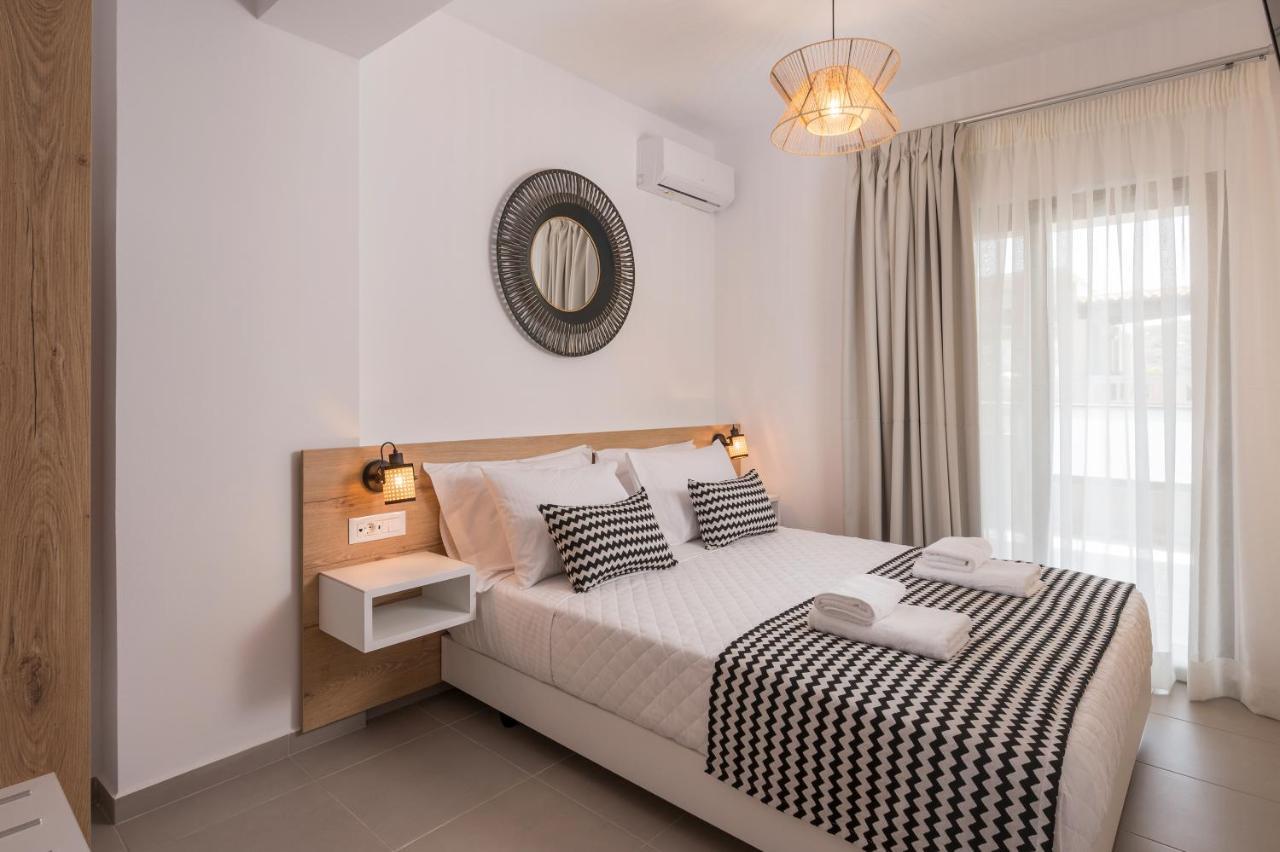 Indigo Blue Seaside Deluxe Apartments Kissamos Bagian luar foto