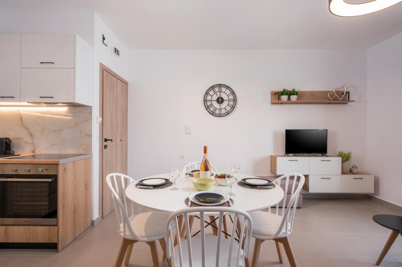Indigo Blue Seaside Deluxe Apartments Kissamos Bagian luar foto