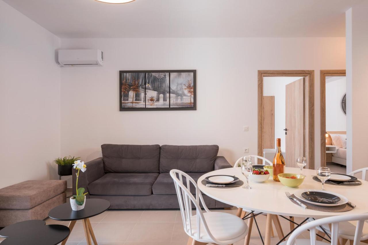 Indigo Blue Seaside Deluxe Apartments Kissamos Bagian luar foto