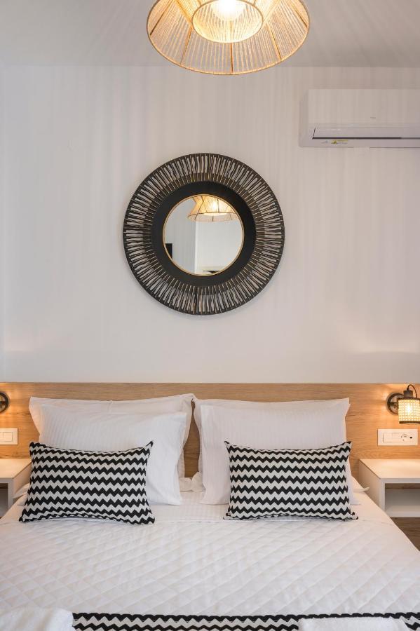 Indigo Blue Seaside Deluxe Apartments Kissamos Bagian luar foto