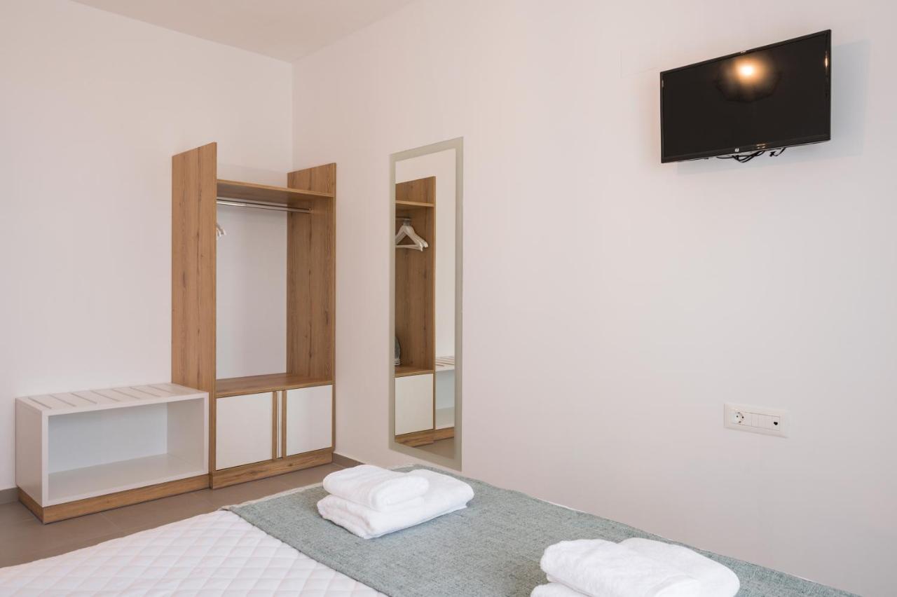Indigo Blue Seaside Deluxe Apartments Kissamos Bagian luar foto