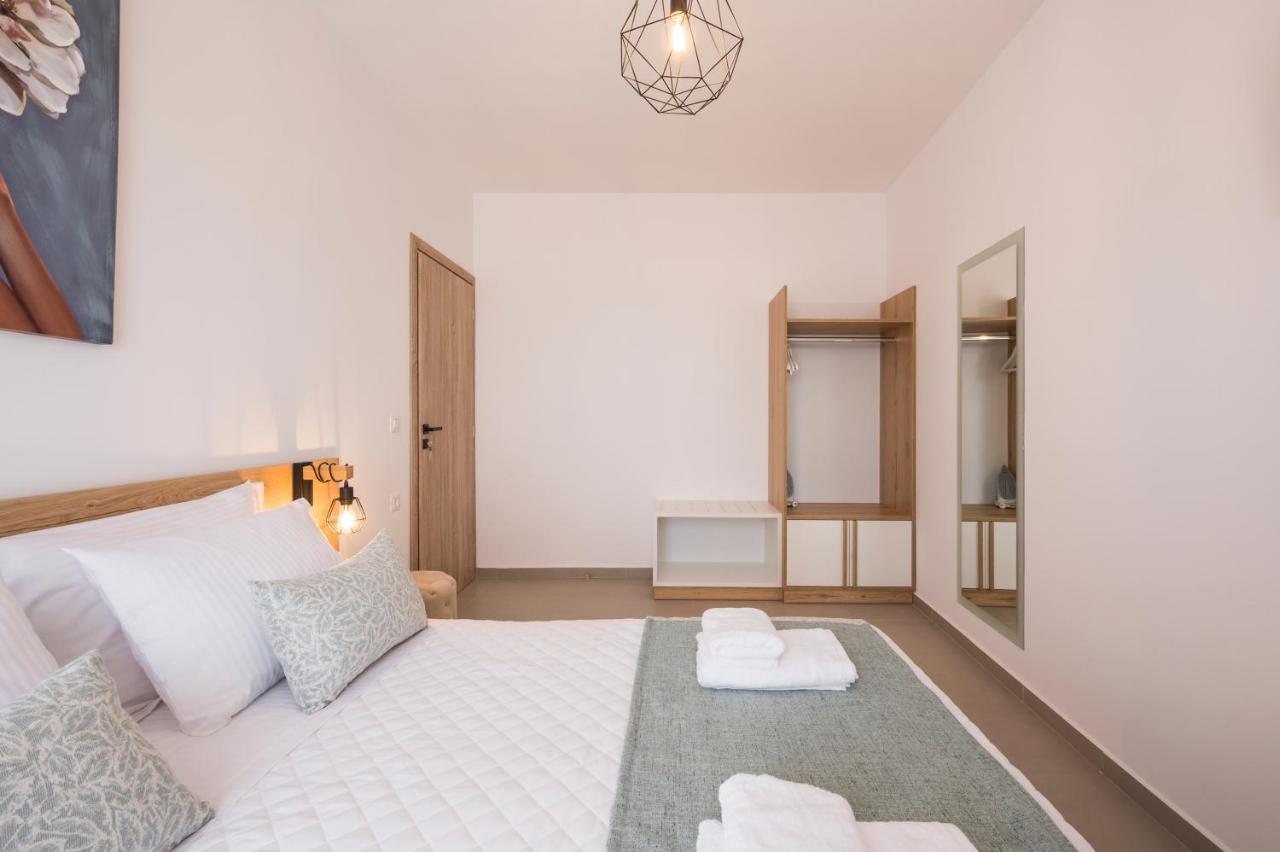 Indigo Blue Seaside Deluxe Apartments Kissamos Bagian luar foto