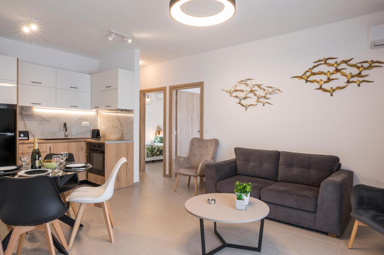 Indigo Blue Seaside Deluxe Apartments Kissamos Bagian luar foto