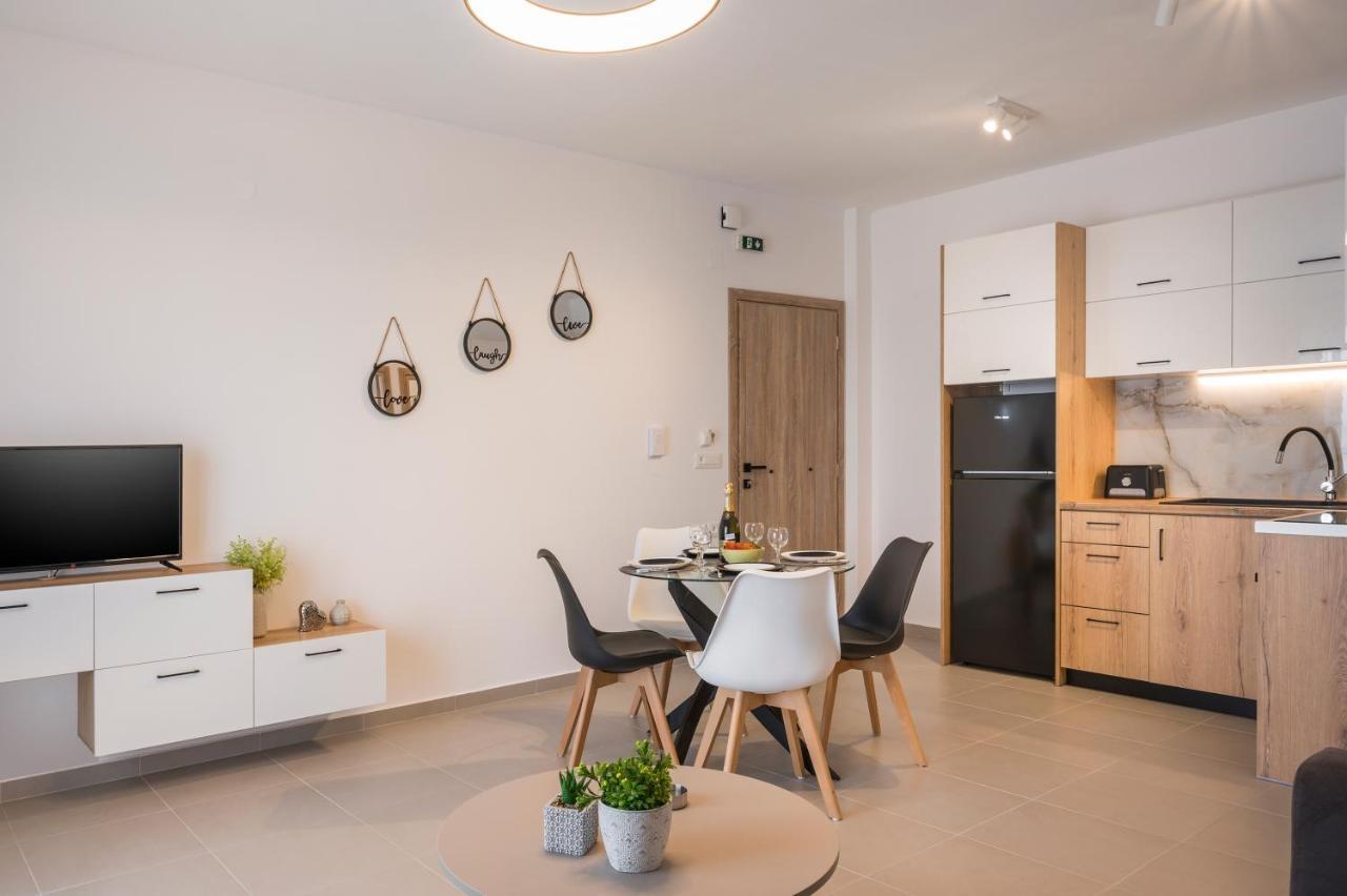Indigo Blue Seaside Deluxe Apartments Kissamos Bagian luar foto