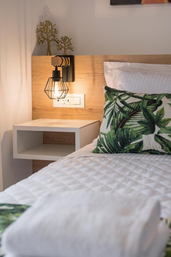 Indigo Blue Seaside Deluxe Apartments Kissamos Bagian luar foto