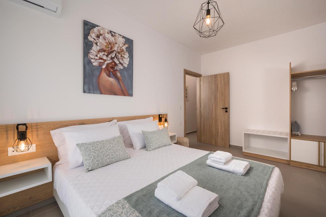 Indigo Blue Seaside Deluxe Apartments Kissamos Bagian luar foto