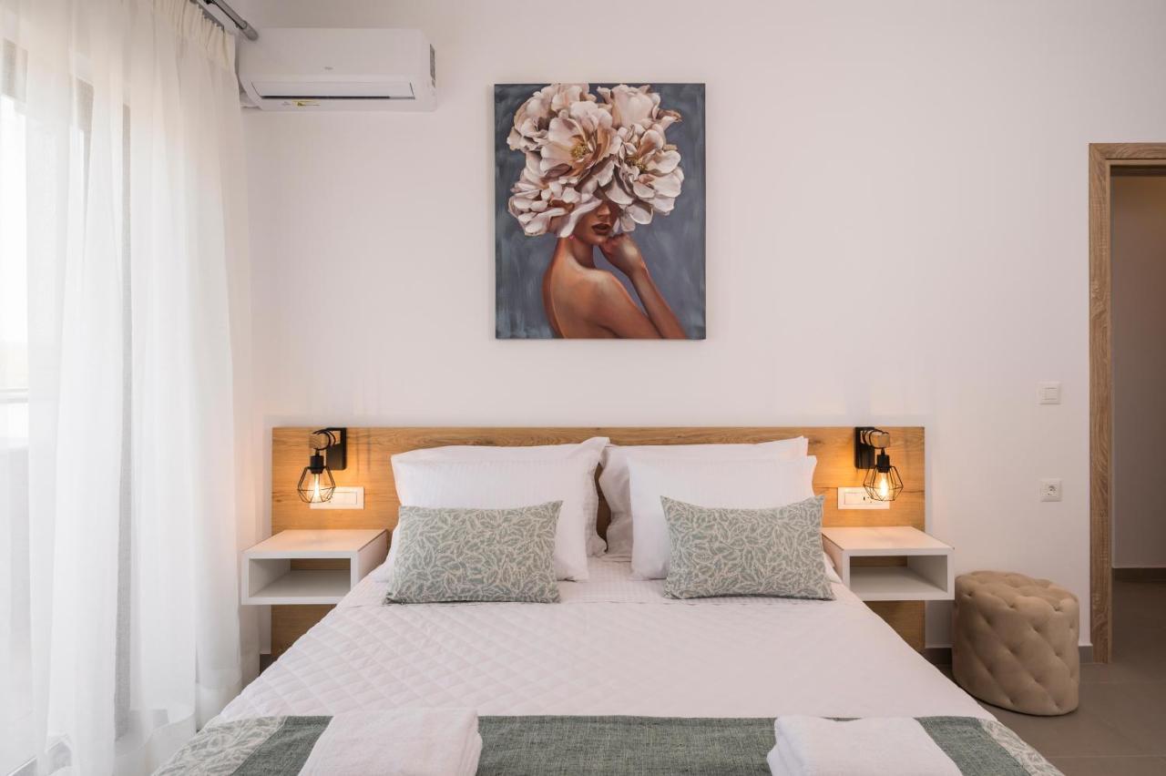 Indigo Blue Seaside Deluxe Apartments Kissamos Bagian luar foto