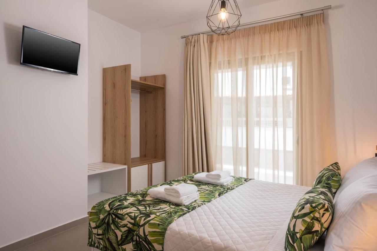 Indigo Blue Seaside Deluxe Apartments Kissamos Bagian luar foto